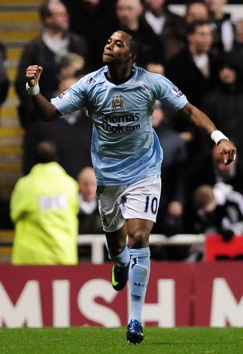 乌尔比希：能与诺伊尔、乌尔赖希一起训练很重要，他们很优秀（乌尔比希：与诺伊尔、乌尔赖希一同训练意义重大，他们都很出色）