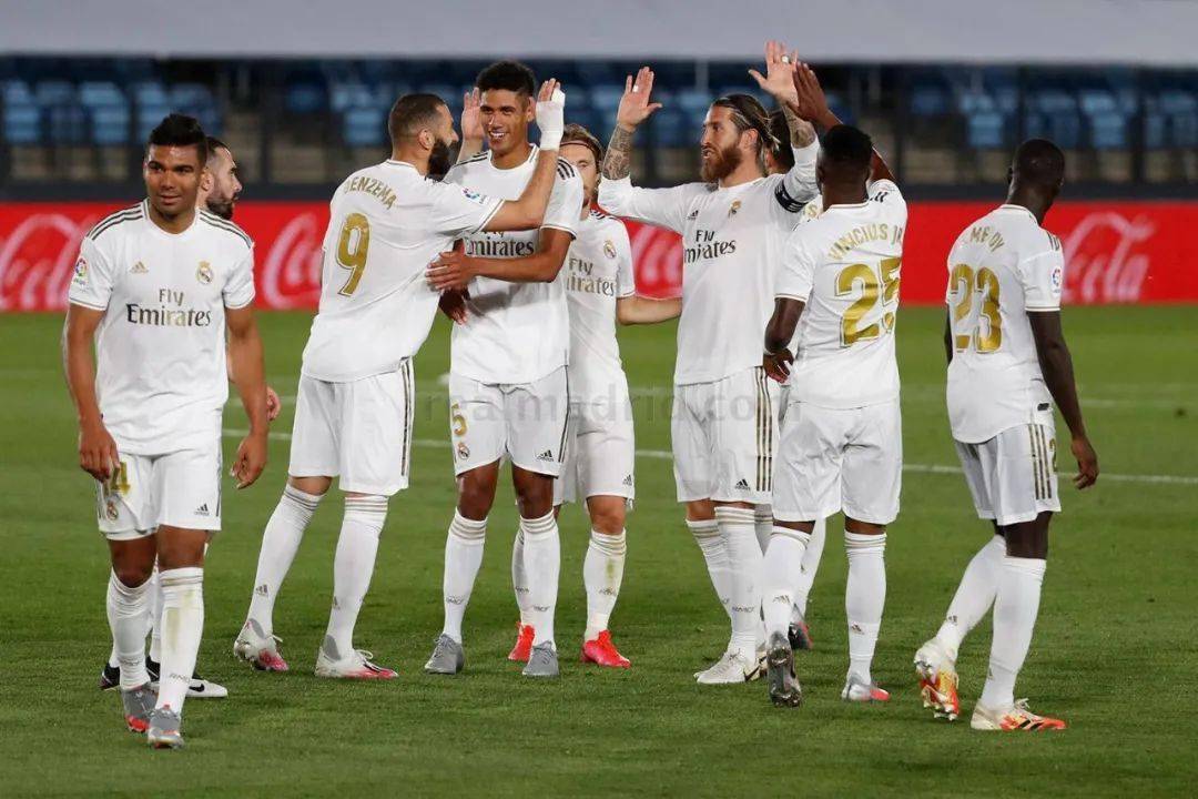 意甲媒体透露：米兰补强后防线时出现新名字：萨索洛的杰伊·伊德泽斯（意媒：米兰后防补强浮现新目标，萨索洛后卫杰伊·伊德泽斯）