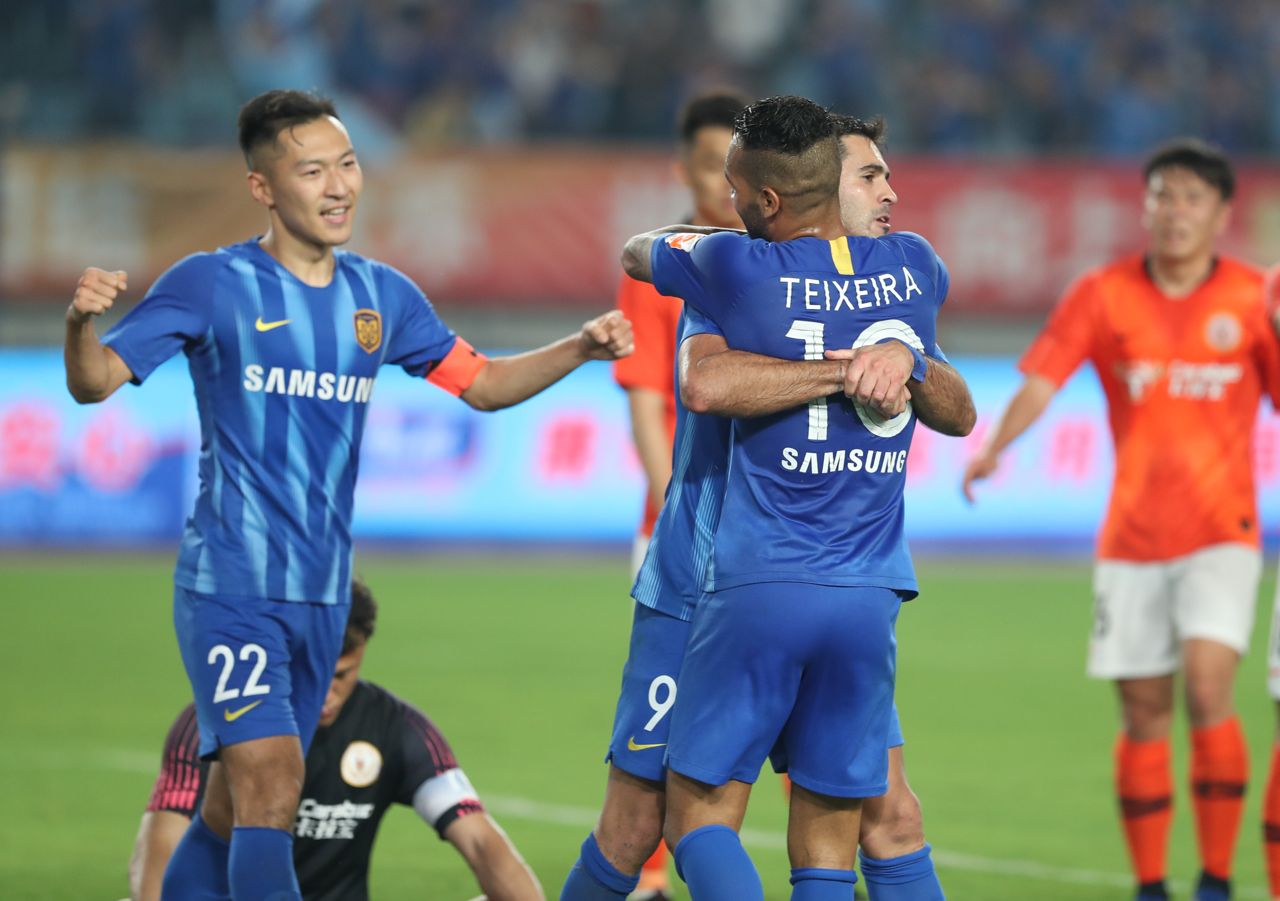 米体：路易斯-恩里克表现欠佳，没把握住这次宝贵的首发机会（米体：路易斯-恩里克发挥低迷，未能把握难得的首发良机）