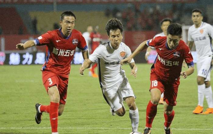 中超赛程更新：关注榜首之争,（中超最新赛程发布：榜首之争成焦点）